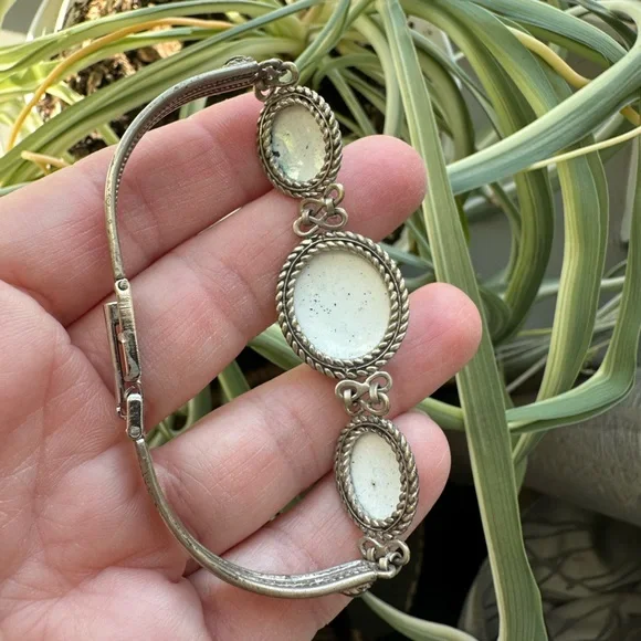 Vintage Enamel Floral Filigree Bracelet Fold Over Clasp - Picture 4 of 6